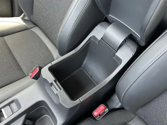 ホンダ ヴェゼル ハイブリッド e:HEV Z 静岡県 2023(令5)年 1.4万km クリスタルブラックパール ホンダセンシング/純正ディスプレイオーディオ/(AM/FM/BT/Applecarplay/androidauto)/フルセグTV/バックカメラ/ビルトインETC2.0/レーダークルーズコントロール/ハーフレザーシート/前席シートヒーター/ステアリングヒーター/パワーバックドア/前後コーナーセンサー/衝突被害軽減システム/横滑り防止装置/レーンキープアシスト/盗難防止装置/電動パーキングブレーキ/オートホールド/LEDヘッドライト/シーケンシャルターンランプ/オートマチックハイビーム/左右独立フルオートエアコン/そよ風アウトレット/スマートキー/プッシュスタート