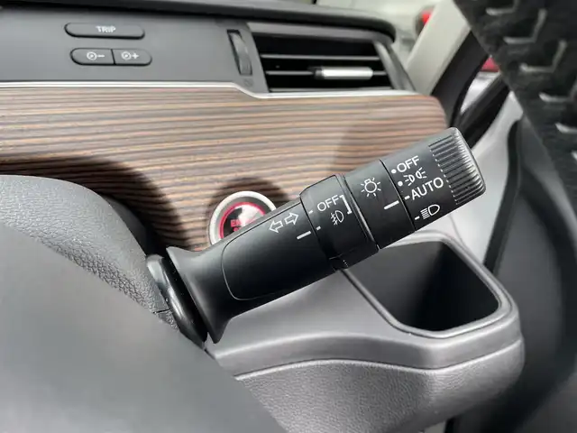 ホンダ フリード＋ クロスター 滋賀県 2023(令5)年 2万km プラチナホワイトパール 禁煙車/純正ナビ/CD/Bluetooth/FM/AM/SD/ipod/USB/バックカメラ/両側パワースライドドア/衝突軽減ブレーキ/アダプティブ・クルーズ・コントロール/車線維持支援システム/ETC/ハーフレザーシート/D/N席シートヒーター /前後ドライブレコーダー/LEDヘッドライト/オートライト/アイドリングストップ/ドアバイザー/プッシュスタート /スマートキー/電格ミラー