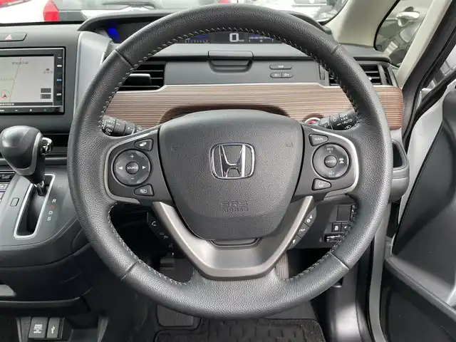 ホンダ フリード＋ クロスター 滋賀県 2023(令5)年 2万km プラチナホワイトパール 禁煙車/純正ナビ/CD/Bluetooth/FM/AM/SD/ipod/USB/バックカメラ/両側パワースライドドア/衝突軽減ブレーキ/アダプティブ・クルーズ・コントロール/車線維持支援システム/ETC/ハーフレザーシート/D/N席シートヒーター /前後ドライブレコーダー/LEDヘッドライト/オートライト/アイドリングストップ/ドアバイザー/プッシュスタート /スマートキー/電格ミラー