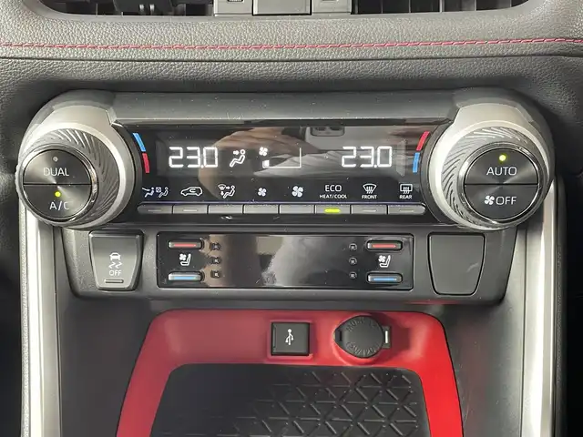 トヨタ ＲＡＶ４ アドベンチャー オフロードPKG 道東・釧路十勝 2022(令4)年 2.4万km アティチュードブラックマイカ 4WD/寒冷地仕様車/Toyota Safety Sense/・PCS(プリクラッシュセーフティ)/・LTA(レーントレーシングアシスト)/・BSM(ブラインドスポットモニター)/・オートマチックハイビーム/・レーダークルーズコントロール/純正メーカーOPナビ/ (BT/USB/Miracast)/フルセグTV/車外カメラ/ (フロント/バック/全方位)/革巻きステアリング/ステアリングスイッチ/ステアリングヒーター/レザーシート/パワーシート/ (運転席)/メモリーシート/ (運転席)/シートヒーター/ (運転席/助手席)/エアーシート/ (運転席/助手席)/プッシュスタート/スマートキー/スペアキー/純正キー1体型エンジンスターター/純正18インチAW/JAOSフロントバンパー/MODELLISTAサイドステップ/ルーフレール/純正LEDヘッドライト/フォグランプ/ (フロント/リア)/ウインカーミラー/電動格納ミラー/純正ドアバイザー/純正フロアマット/横滑り防止装置/ナビ取扱説明書/取扱説明書/保証書