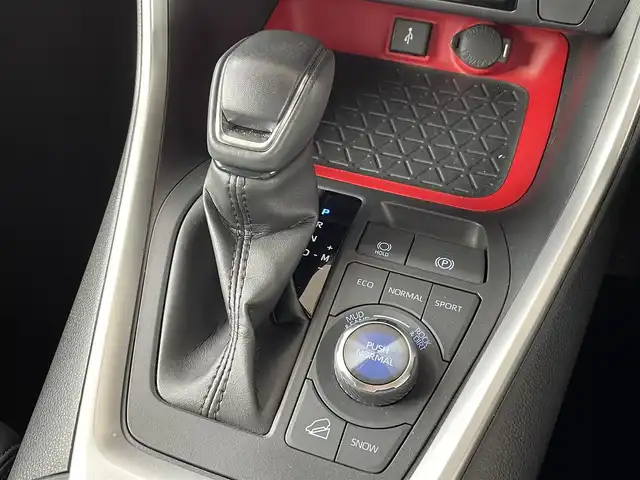 トヨタ ＲＡＶ４ アドベンチャー オフロードPKG 道東・釧路十勝 2022(令4)年 2.4万km アティチュードブラックマイカ 4WD/寒冷地仕様車/Toyota Safety Sense/・PCS(プリクラッシュセーフティ)/・LTA(レーントレーシングアシスト)/・BSM(ブラインドスポットモニター)/・オートマチックハイビーム/・レーダークルーズコントロール/純正メーカーOPナビ/ (BT/USB/Miracast)/フルセグTV/車外カメラ/ (フロント/バック/全方位)/革巻きステアリング/ステアリングスイッチ/ステアリングヒーター/レザーシート/パワーシート/ (運転席)/メモリーシート/ (運転席)/シートヒーター/ (運転席/助手席)/エアーシート/ (運転席/助手席)/プッシュスタート/スマートキー/スペアキー/純正キー1体型エンジンスターター/純正18インチAW/JAOSフロントバンパー/MODELLISTAサイドステップ/ルーフレール/純正LEDヘッドライト/フォグランプ/ (フロント/リア)/ウインカーミラー/電動格納ミラー/純正ドアバイザー/純正フロアマット/横滑り防止装置/ナビ取扱説明書/取扱説明書/保証書
