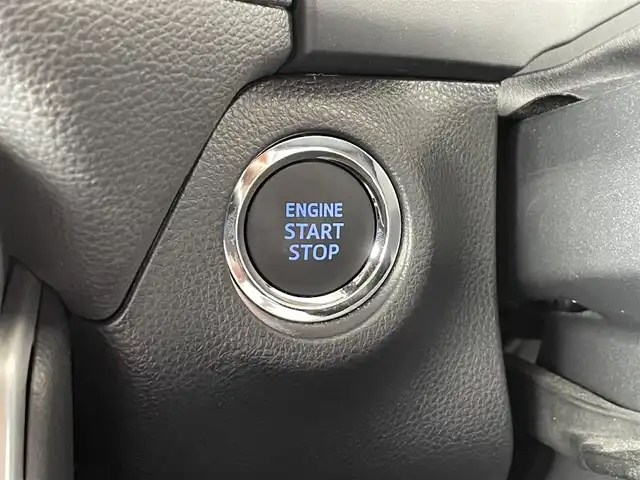 トヨタ ＲＡＶ４ アドベンチャー オフロードPKG 道東・釧路十勝 2022(令4)年 2.4万km アティチュードブラックマイカ 4WD/寒冷地仕様車/Toyota Safety Sense/・PCS(プリクラッシュセーフティ)/・LTA(レーントレーシングアシスト)/・BSM(ブラインドスポットモニター)/・オートマチックハイビーム/・レーダークルーズコントロール/純正メーカーOPナビ/ (BT/USB/Miracast)/フルセグTV/車外カメラ/ (フロント/バック/全方位)/革巻きステアリング/ステアリングスイッチ/ステアリングヒーター/レザーシート/パワーシート/ (運転席)/メモリーシート/ (運転席)/シートヒーター/ (運転席/助手席)/エアーシート/ (運転席/助手席)/プッシュスタート/スマートキー/スペアキー/純正キー1体型エンジンスターター/純正18インチAW/JAOSフロントバンパー/MODELLISTAサイドステップ/ルーフレール/純正LEDヘッドライト/フォグランプ/ (フロント/リア)/ウインカーミラー/電動格納ミラー/純正ドアバイザー/純正フロアマット/横滑り防止装置/ナビ取扱説明書/取扱説明書/保証書