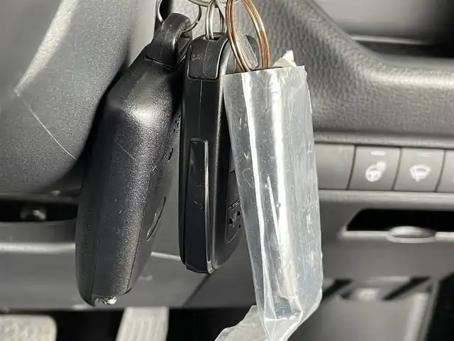 トヨタ ＲＡＶ４ アドベンチャー オフロードPKG 道東・釧路十勝 2022(令4)年 2.4万km アティチュードブラックマイカ 4WD/寒冷地仕様車/Toyota Safety Sense/・PCS(プリクラッシュセーフティ)/・LTA(レーントレーシングアシスト)/・BSM(ブラインドスポットモニター)/・オートマチックハイビーム/・レーダークルーズコントロール/純正メーカーOPナビ/ (BT/USB/Miracast)/フルセグTV/車外カメラ/ (フロント/バック/全方位)/革巻きステアリング/ステアリングスイッチ/ステアリングヒーター/レザーシート/パワーシート/ (運転席)/メモリーシート/ (運転席)/シートヒーター/ (運転席/助手席)/エアーシート/ (運転席/助手席)/プッシュスタート/スマートキー/スペアキー/純正キー1体型エンジンスターター/純正18インチAW/JAOSフロントバンパー/MODELLISTAサイドステップ/ルーフレール/純正LEDヘッドライト/フォグランプ/ (フロント/リア)/ウインカーミラー/電動格納ミラー/純正ドアバイザー/純正フロアマット/横滑り防止装置/ナビ取扱説明書/取扱説明書/保証書
