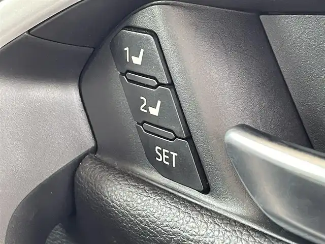 トヨタ ＲＡＶ４ アドベンチャー オフロードPKG 道東・釧路十勝 2022(令4)年 2.4万km アティチュードブラックマイカ 4WD/寒冷地仕様車/Toyota Safety Sense/・PCS(プリクラッシュセーフティ)/・LTA(レーントレーシングアシスト)/・BSM(ブラインドスポットモニター)/・オートマチックハイビーム/・レーダークルーズコントロール/純正メーカーOPナビ/ (BT/USB/Miracast)/フルセグTV/車外カメラ/ (フロント/バック/全方位)/革巻きステアリング/ステアリングスイッチ/ステアリングヒーター/レザーシート/パワーシート/ (運転席)/メモリーシート/ (運転席)/シートヒーター/ (運転席/助手席)/エアーシート/ (運転席/助手席)/プッシュスタート/スマートキー/スペアキー/純正キー1体型エンジンスターター/純正18インチAW/JAOSフロントバンパー/MODELLISTAサイドステップ/ルーフレール/純正LEDヘッドライト/フォグランプ/ (フロント/リア)/ウインカーミラー/電動格納ミラー/純正ドアバイザー/純正フロアマット/横滑り防止装置/ナビ取扱説明書/取扱説明書/保証書