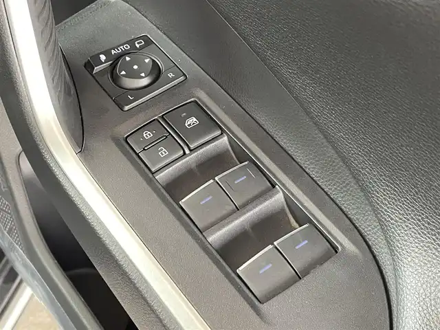 トヨタ ＲＡＶ４ アドベンチャー オフロードPKG 道東・釧路十勝 2022(令4)年 2.4万km アティチュードブラックマイカ 4WD/寒冷地仕様車/Toyota Safety Sense/・PCS(プリクラッシュセーフティ)/・LTA(レーントレーシングアシスト)/・BSM(ブラインドスポットモニター)/・オートマチックハイビーム/・レーダークルーズコントロール/純正メーカーOPナビ/ (BT/USB/Miracast)/フルセグTV/車外カメラ/ (フロント/バック/全方位)/革巻きステアリング/ステアリングスイッチ/ステアリングヒーター/レザーシート/パワーシート/ (運転席)/メモリーシート/ (運転席)/シートヒーター/ (運転席/助手席)/エアーシート/ (運転席/助手席)/プッシュスタート/スマートキー/スペアキー/純正キー1体型エンジンスターター/純正18インチAW/JAOSフロントバンパー/MODELLISTAサイドステップ/ルーフレール/純正LEDヘッドライト/フォグランプ/ (フロント/リア)/ウインカーミラー/電動格納ミラー/純正ドアバイザー/純正フロアマット/横滑り防止装置/ナビ取扱説明書/取扱説明書/保証書