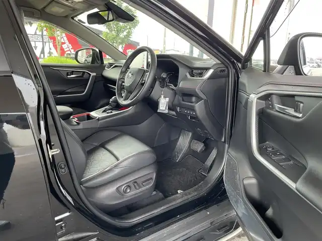 トヨタ ＲＡＶ４ アドベンチャー オフロードPKG 道東・釧路十勝 2022(令4)年 2.4万km アティチュードブラックマイカ 4WD/寒冷地仕様車/Toyota Safety Sense/・PCS(プリクラッシュセーフティ)/・LTA(レーントレーシングアシスト)/・BSM(ブラインドスポットモニター)/・オートマチックハイビーム/・レーダークルーズコントロール/純正メーカーOPナビ/ (BT/USB/Miracast)/フルセグTV/車外カメラ/ (フロント/バック/全方位)/革巻きステアリング/ステアリングスイッチ/ステアリングヒーター/レザーシート/パワーシート/ (運転席)/メモリーシート/ (運転席)/シートヒーター/ (運転席/助手席)/エアーシート/ (運転席/助手席)/プッシュスタート/スマートキー/スペアキー/純正キー1体型エンジンスターター/純正18インチAW/JAOSフロントバンパー/MODELLISTAサイドステップ/ルーフレール/純正LEDヘッドライト/フォグランプ/ (フロント/リア)/ウインカーミラー/電動格納ミラー/純正ドアバイザー/純正フロアマット/横滑り防止装置/ナビ取扱説明書/取扱説明書/保証書