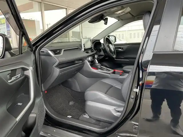 トヨタ ＲＡＶ４ アドベンチャー オフロードPKG 道東・釧路十勝 2022(令4)年 2.4万km アティチュードブラックマイカ 4WD/寒冷地仕様車/Toyota Safety Sense/・PCS(プリクラッシュセーフティ)/・LTA(レーントレーシングアシスト)/・BSM(ブラインドスポットモニター)/・オートマチックハイビーム/・レーダークルーズコントロール/純正メーカーOPナビ/ (BT/USB/Miracast)/フルセグTV/車外カメラ/ (フロント/バック/全方位)/革巻きステアリング/ステアリングスイッチ/ステアリングヒーター/レザーシート/パワーシート/ (運転席)/メモリーシート/ (運転席)/シートヒーター/ (運転席/助手席)/エアーシート/ (運転席/助手席)/プッシュスタート/スマートキー/スペアキー/純正キー1体型エンジンスターター/純正18インチAW/JAOSフロントバンパー/MODELLISTAサイドステップ/ルーフレール/純正LEDヘッドライト/フォグランプ/ (フロント/リア)/ウインカーミラー/電動格納ミラー/純正ドアバイザー/純正フロアマット/横滑り防止装置/ナビ取扱説明書/取扱説明書/保証書