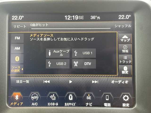 クライスラー・ジープ ジープ レネゲード リミテッド 大阪府 2022(令4)年 1万km グレーＭ ワンオーナー/純正メモリナビ/・FM/AM/Bluetooth/・フルセグテレビ/ETC2.0/前後ドライブレコーダー/バックカメラ/レーンキープアシスト/クルーズコントロール/革巻きステアリング/ステアリングリモコン/パワーシート（D席+N席）/ルーフレール/コーナーセンサー/LEDヘッドライト/オートライト/オートエアコン/プッシュスタート/スマートキー×2/USBジャック/12V電源/純正フロアマット/取扱説明書/保証書