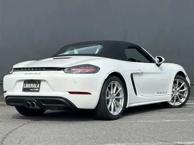 ポルシェ ７１８ボクスター S 茨城県 2017(平29)年 1.5万km ピュアホワイト スポーツエキゾースト/純正ナビ/（AM.FM.CD.BT）/バックカメラ/ETC2.0/ハーフレザーシート/D/N席シートH/HIDヘッドライト/オートライト/Pシフト/純正19インチAW/レッドキャリパー/スペアキー有/保証書/取扱説明書/記録簿5枚有り