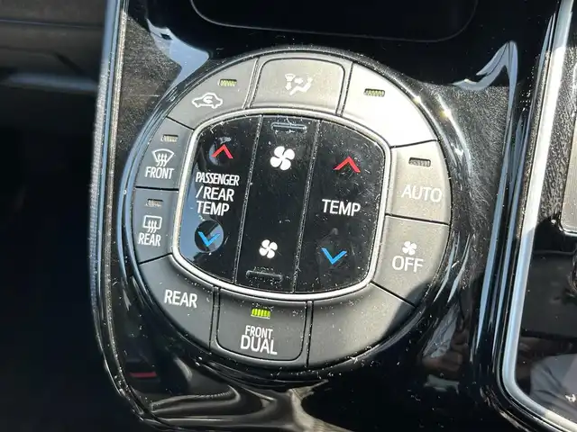 トヨタ ノア Si ダブルバイビーⅡ 鳥取県 2019(令1)年 5.2万km ホワイトパールクリスタルシャイン 純正９インチナビ/フルセグ/DVD/CD/BT/バックカメラ・ビルトインETC/前方ドライブレコーダー/ハーフレザーシート/トヨタセーフティセンス/クルーズコントロール/レーンキープアシスト/両側パワースライドドア/LEDヘッドライト/フォグライト/純正16インチアルミホイール/プッシュエンジンスタート/アイドリングストップ/フロアマット/ドアバイザー/スペアキー