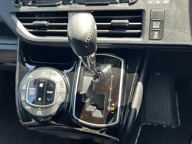 トヨタ ノア Si ダブルバイビーⅡ 鳥取県 2019(令1)年 5.2万km ホワイトパールクリスタルシャイン 純正９インチナビ/フルセグ/DVD/CD/BT/バックカメラ・ビルトインETC/前方ドライブレコーダー/ハーフレザーシート/トヨタセーフティセンス/クルーズコントロール/レーンキープアシスト/両側パワースライドドア/LEDヘッドライト/フォグライト/純正16インチアルミホイール/プッシュエンジンスタート/アイドリングストップ/フロアマット/ドアバイザー/スペアキー