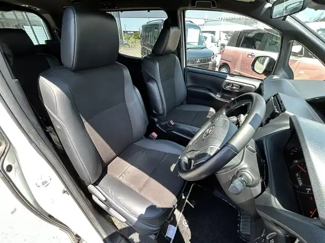 トヨタ ノア Si ダブルバイビーⅡ 鳥取県 2019(令1)年 5.2万km ホワイトパールクリスタルシャイン 純正９インチナビ/フルセグ/DVD/CD/BT/バックカメラ・ビルトインETC/前方ドライブレコーダー/ハーフレザーシート/トヨタセーフティセンス/クルーズコントロール/レーンキープアシスト/両側パワースライドドア/LEDヘッドライト/フォグライト/純正16インチアルミホイール/プッシュエンジンスタート/アイドリングストップ/フロアマット/ドアバイザー/スペアキー