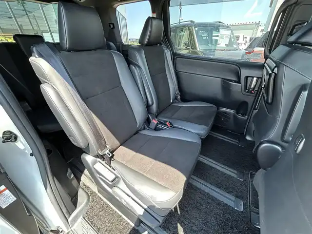 トヨタ ノア Si ダブルバイビーⅡ 鳥取県 2019(令1)年 5.2万km ホワイトパールクリスタルシャイン 純正９インチナビ/フルセグ/DVD/CD/BT/バックカメラ・ビルトインETC/前方ドライブレコーダー/ハーフレザーシート/トヨタセーフティセンス/クルーズコントロール/レーンキープアシスト/両側パワースライドドア/LEDヘッドライト/フォグライト/純正16インチアルミホイール/プッシュエンジンスタート/アイドリングストップ/フロアマット/ドアバイザー/スペアキー