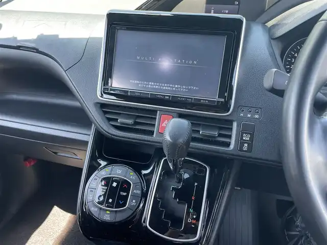 トヨタ ノア Si ダブルバイビーⅡ 鳥取県 2019(令1)年 5.2万km ホワイトパールクリスタルシャイン 純正９インチナビ/フルセグ/DVD/CD/BT/バックカメラ・ビルトインETC/前方ドライブレコーダー/ハーフレザーシート/トヨタセーフティセンス/クルーズコントロール/レーンキープアシスト/両側パワースライドドア/LEDヘッドライト/フォグライト/純正16インチアルミホイール/プッシュエンジンスタート/アイドリングストップ/フロアマット/ドアバイザー/スペアキー