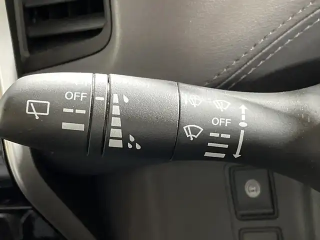 日産 セレナ ハイウェイスター 福岡県 2020(令2)年 3万km マルーンレッド 2トーン ・純正ナビ　/・前ドラレコ　/・社外フリップダウンモニター　/・クルコン　/・横滑り防止　/・前後コーナーセンサー　/・エマージェンシーブレーキ　/・ハンズフリーオートスライド　/・片側パワスラ　/・バックカメラ　/・オートライト/・純正フロアマット/・純正15インチアルミ/・電格ミラー