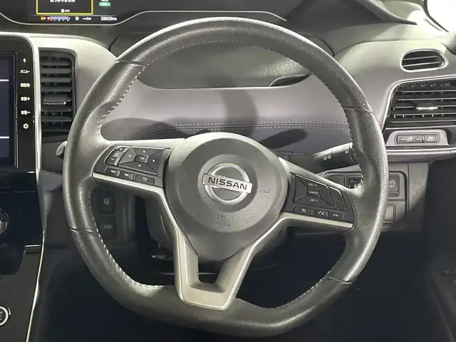 日産 セレナ ハイウェイスター 福岡県 2020(令2)年 3万km マルーンレッド 2トーン ・純正ナビ　/・前ドラレコ　/・社外フリップダウンモニター　/・クルコン　/・横滑り防止　/・前後コーナーセンサー　/・エマージェンシーブレーキ　/・ハンズフリーオートスライド　/・片側パワスラ　/・バックカメラ　/・オートライト/・純正フロアマット/・純正15インチアルミ/・電格ミラー
