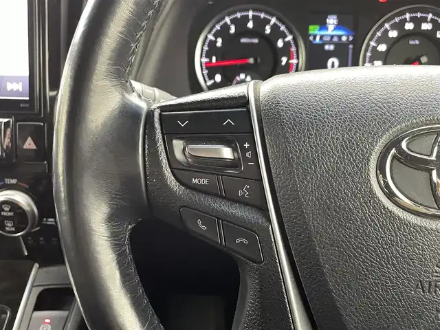 トヨタ アルファード S Aパッケージ タイプブラック 熊本県 2016(平28)年 8.3万km ホワイトパールクリスタルシャイン 社外１１インチナビ（ＣＤ・ＤＶＤ・フルセグ・ＢＴ）/社外フリップダウンモニター　/バックカメラ　/ビルトインＥＴＣ　/両側パワースライドドア　/クルーズコントロール　/前後クリアランスソナー　/パワーバックドア/ハーフレザーシート/電動パーキング/ブレーキホールド/オットマン/純正フロアマット/純正１８インチAW/オートライト/LEDヘッドライト/フォグランプ/スマートキー/プッシュスタート/保証書/取扱説明書