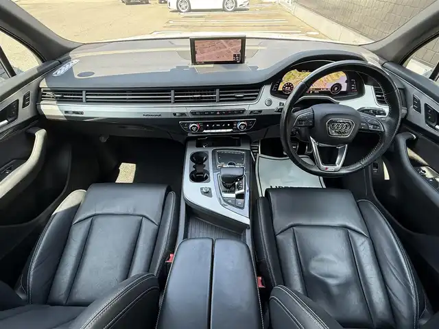 アウディ Ｑ７ 55TFSIクワトロアダプティブエアサスペンション 静岡県 2019(平31)年 4.8万km パール エアサスペンション/パノラマサンルーフ/レザーシート/バーチャルコックピット/BSM/電動リアゲート/純正ナビ/(CD/DVD/Bluetooth/フルセグ)/360°カメラ/アダプティブクルーズコントロール/レーンキープアシスト/パーキングアシスト/ダウンヒルアシストコントロール/メモリー付パワーシート/シートヒーター/アドバンストキー/ETC2.0/ドライブレコーダー/純正フロアマット/純正21インチアルミホイール/3列シート/保証書/取説