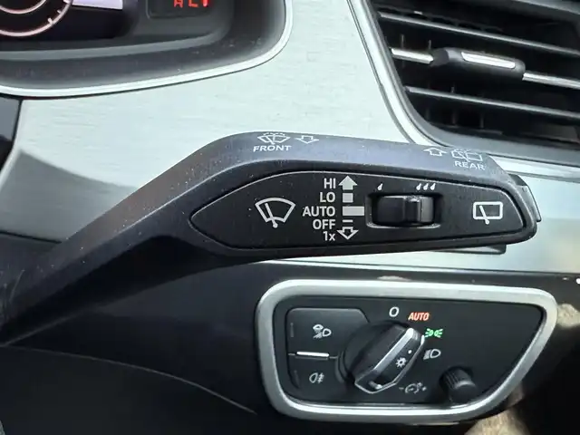 アウディ Ｑ７ 55TFSIクワトロアダプティブエアサスペンション 静岡県 2019(平31)年 4.8万km パール エアサスペンション/パノラマサンルーフ/レザーシート/バーチャルコックピット/BSM/電動リアゲート/純正ナビ/(CD/DVD/Bluetooth/フルセグ)/360°カメラ/アダプティブクルーズコントロール/レーンキープアシスト/パーキングアシスト/ダウンヒルアシストコントロール/メモリー付パワーシート/シートヒーター/アドバンストキー/ETC2.0/ドライブレコーダー/純正フロアマット/純正21インチアルミホイール/3列シート/保証書/取説