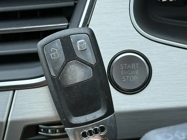 アウディ Ｑ７ 55TFSIクワトロアダプティブエアサスペンション 静岡県 2019(平31)年 4.8万km パール エアサスペンション/パノラマサンルーフ/レザーシート/バーチャルコックピット/BSM/電動リアゲート/純正ナビ/(CD/DVD/Bluetooth/フルセグ)/360°カメラ/アダプティブクルーズコントロール/レーンキープアシスト/パーキングアシスト/ダウンヒルアシストコントロール/メモリー付パワーシート/シートヒーター/アドバンストキー/ETC2.0/ドライブレコーダー/純正フロアマット/純正21インチアルミホイール/3列シート/保証書/取説