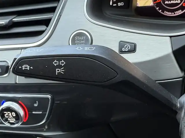 アウディ Ｑ７ 55TFSIクワトロアダプティブエアサスペンション 静岡県 2019(平31)年 4.8万km パール エアサスペンション/パノラマサンルーフ/レザーシート/バーチャルコックピット/BSM/電動リアゲート/純正ナビ/(CD/DVD/Bluetooth/フルセグ)/360°カメラ/アダプティブクルーズコントロール/レーンキープアシスト/パーキングアシスト/ダウンヒルアシストコントロール/メモリー付パワーシート/シートヒーター/アドバンストキー/ETC2.0/ドライブレコーダー/純正フロアマット/純正21インチアルミホイール/3列シート/保証書/取説