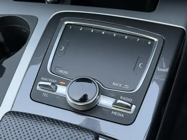 アウディ Ｑ７ 55TFSIクワトロアダプティブエアサスペンション 静岡県 2019(平31)年 4.8万km パール エアサスペンション/パノラマサンルーフ/レザーシート/バーチャルコックピット/BSM/電動リアゲート/純正ナビ/(CD/DVD/Bluetooth/フルセグ)/360°カメラ/アダプティブクルーズコントロール/レーンキープアシスト/パーキングアシスト/ダウンヒルアシストコントロール/メモリー付パワーシート/シートヒーター/アドバンストキー/ETC2.0/ドライブレコーダー/純正フロアマット/純正21インチアルミホイール/3列シート/保証書/取説