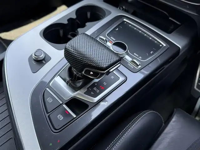 アウディ Ｑ７ 55TFSIクワトロアダプティブエアサスペンション 静岡県 2019(平31)年 4.8万km パール エアサスペンション/パノラマサンルーフ/レザーシート/バーチャルコックピット/BSM/電動リアゲート/純正ナビ/(CD/DVD/Bluetooth/フルセグ)/360°カメラ/アダプティブクルーズコントロール/レーンキープアシスト/パーキングアシスト/ダウンヒルアシストコントロール/メモリー付パワーシート/シートヒーター/アドバンストキー/ETC2.0/ドライブレコーダー/純正フロアマット/純正21インチアルミホイール/3列シート/保証書/取説