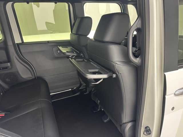 ホンダ Ｎ ＢＯＸ カスタム ターボ 兵庫県 2025(令7)年 0.1千km プラチナホワイトパール 届出済未使用車/純正メモリーナビ（BT/USB/ フルセグTV）/バックカメラ/純正15インチアルミホイール/LEDヘッドランプ/両側パワースライドドア/ハーフレザーシート/スマートキー2本/プッシュスタート/ACC/LKA/DCS/オートハイビーム/ヘッドライトレベライザー/シートヒーター