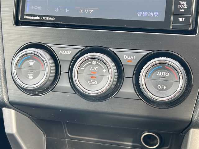 スバル フォレスター 2．0i－S アイサイト 岩手県 2014(平26)年 11.6万km ディープシーブルーパール アイサイトＶｅｒ．２　全車速追従クルコン　ナビ　バックＣ　Ｂｌｕｅｔｏｏｔｈ　ＣＤ／ＤＶＤ再生　フルセグ　パワーシート　シートヒーター　ルーフレール　ＨＩＤオートライト　パドルシフト　ＥＴＣ　Ｆフォグ