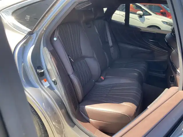 レクサス ＬＳ 500h バージョンL 静岡県 2019(令1)年 7.2万km マンガンラスター Toyota Safety Sense/純正ナビ/　AM FM CD DVD Bluetooth USB AUX/フルセグTV/ビルトインETC2.0/LEDオートヘッドランプ/全席シートヒーター＆シートベンチレーション/レーダークルーズコントロール/デジタルインナーミラー/パワートランクリッド/純正20インチアルミホイール/ヘッドアップディスプレイ/電動リアサンシェード/スマートキー2本＆カードキー1枚/アラウンドビューモニター/ドライブレコーダー/ブラウンレザーシート/全席パワーシート