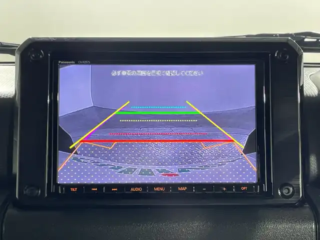 スズキ ジムニー XC 神奈川県 2022(令4)年 0.9万km ミディアムグレー ４WD/ターボ/純正8型SDナビゲーション【CN-RZ875】/フルセグ CD DVD　SD　Bluetooth　/バックカメラ/セーフティサポートパッケージ/デュアルセンサーブレーキサポート/誤発進抑制機能/車線逸脱警報機能/ふらつき警報/先行車発進お知らせ機能/標識認識機能/ハイビームアシスト/クルーズコントロール/前後ソナー/アイドリングストップ/ダウンヒルアシストコントロール/革巻きステアリング/ステアリングスイッチ/前席シートヒーター/ETC/社外前方ドライブレコーダー/プッシュスタート/スマートキー/LEDヘッドランプ/オートライト/ヘッドライトウォッシャー/純正15インチアルミホイール