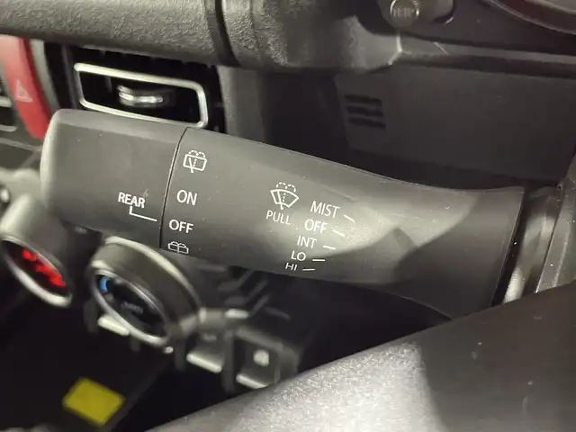 スズキ ジムニー XC 神奈川県 2022(令4)年 0.9万km ミディアムグレー ４WD/ターボ/純正8型SDナビゲーション【CN-RZ875】/フルセグ CD DVD　SD　Bluetooth　/バックカメラ/セーフティサポートパッケージ/デュアルセンサーブレーキサポート/誤発進抑制機能/車線逸脱警報機能/ふらつき警報/先行車発進お知らせ機能/標識認識機能/ハイビームアシスト/クルーズコントロール/前後ソナー/アイドリングストップ/ダウンヒルアシストコントロール/革巻きステアリング/ステアリングスイッチ/前席シートヒーター/ETC/社外前方ドライブレコーダー/プッシュスタート/スマートキー/LEDヘッドランプ/オートライト/ヘッドライトウォッシャー/純正15インチアルミホイール