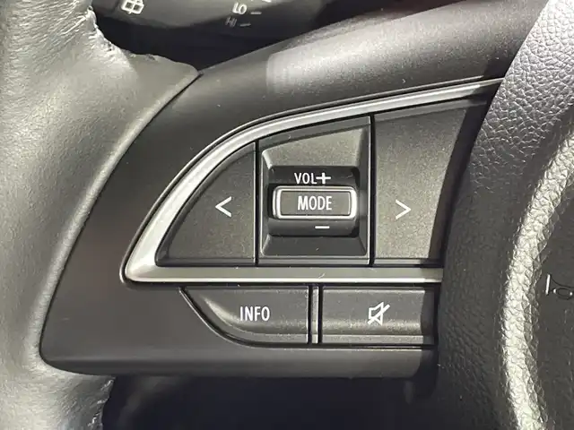 スズキ ジムニー XC 神奈川県 2022(令4)年 0.9万km ミディアムグレー ４WD/ターボ/純正8型SDナビゲーション【CN-RZ875】/フルセグ CD DVD　SD　Bluetooth　/バックカメラ/セーフティサポートパッケージ/デュアルセンサーブレーキサポート/誤発進抑制機能/車線逸脱警報機能/ふらつき警報/先行車発進お知らせ機能/標識認識機能/ハイビームアシスト/クルーズコントロール/前後ソナー/アイドリングストップ/ダウンヒルアシストコントロール/革巻きステアリング/ステアリングスイッチ/前席シートヒーター/ETC/社外前方ドライブレコーダー/プッシュスタート/スマートキー/LEDヘッドランプ/オートライト/ヘッドライトウォッシャー/純正15インチアルミホイール