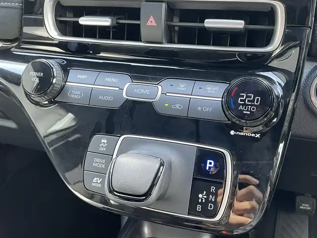 トヨタ アクア GRスポーツ 滋賀県 2024(令6)年 0.1千km パールⅡ 純正ナビ/Bluetooth/USB/Miracast/パノラミックビューモニター/セーフティセンス/・プリクラッシュセーフティ/・レーントレーシングアシスト/・レーダークルーズコントロール/・オートマチックハイビーム/・ロードサインアシスト/パーキングサポートブレーキ/ハーフレザーシート/コンフォートパッケージ/・イージリターン機能/・シートヒーター /・シートバックポケット/・ステアリングヒーター/LEDヘッドライト/オートライト/ETC/前後ドライブレコーダー/プッシュスタート /スマートキー