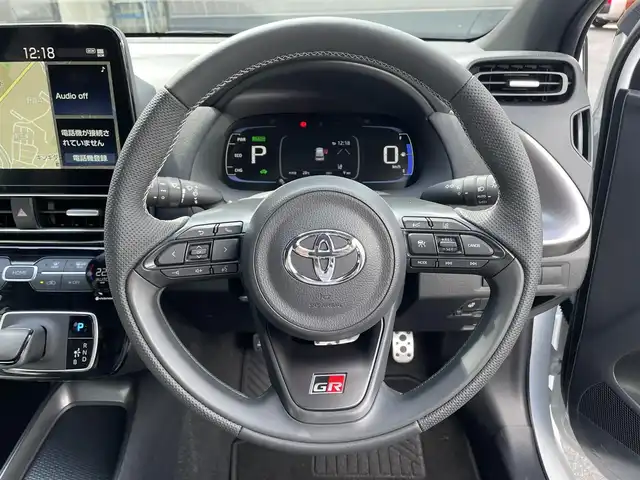 トヨタ アクア GRスポーツ 滋賀県 2024(令6)年 0.1千km パールⅡ 純正ナビ/Bluetooth/USB/Miracast/パノラミックビューモニター/セーフティセンス/・プリクラッシュセーフティ/・レーントレーシングアシスト/・レーダークルーズコントロール/・オートマチックハイビーム/・ロードサインアシスト/パーキングサポートブレーキ/ハーフレザーシート/コンフォートパッケージ/・イージリターン機能/・シートヒーター /・シートバックポケット/・ステアリングヒーター/LEDヘッドライト/オートライト/ETC/前後ドライブレコーダー/プッシュスタート /スマートキー