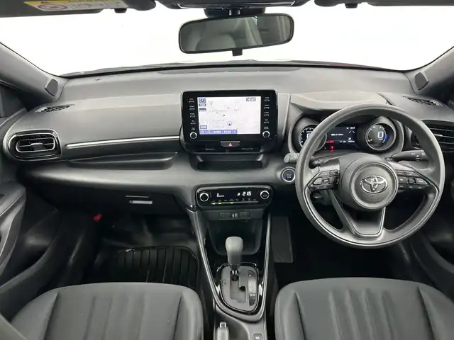 トヨタ ヤリス G 愛知県 2023(令5)年 0.8万km センシュアルレッドマイカ 禁煙車/純正８インチナビ/（AM/FM/USB/Bluetooth）/バックカメラ/トヨタセーフティセンス/・プリクラッシュセーフティ/・レーンディパーチャーアラート/・レーダークルーズコントロール/・ロードサインアシスト/ETC/スマートキー/スペアキー有/プッシュスタート/純正フロアマット/ステアリングスイッチ/横滑り防止装置/オートライト