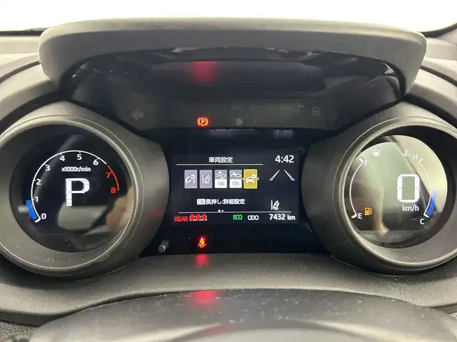 トヨタ ヤリス G 愛知県 2023(令5)年 0.8万km センシュアルレッドマイカ 禁煙車/純正８インチナビ/（AM/FM/USB/Bluetooth）/バックカメラ/トヨタセーフティセンス/・プリクラッシュセーフティ/・レーンディパーチャーアラート/・レーダークルーズコントロール/・ロードサインアシスト/ETC/スマートキー/スペアキー有/プッシュスタート/純正フロアマット/ステアリングスイッチ/横滑り防止装置/オートライト