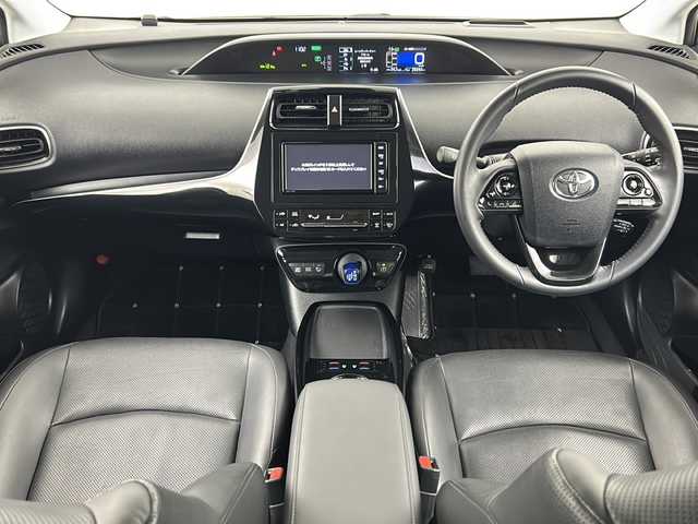 トヨタ プリウス A プレミアム 埼玉県 2019(令1)年 2.9万km ホワイトパールクリスタルシャイン 純正ナビ(NSZT-W68T)　/バックカメラ　/フルモデリスタエアロ　/フルセグＴＶ　/Ｂｌｕｅｔｏｏｔｈ　/ＥＴＣ２．０　/ＨＵＤ　/パーキングアシスト　/温冷シート　/レザーシート　/革巻きステアリング　/トヨタセーフティーセンス/ドライブレコーダー/BSM/革巻きステアリング