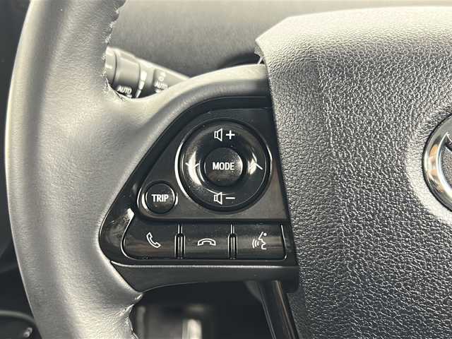 トヨタ プリウス A プレミアム 埼玉県 2019(令1)年 2.9万km ホワイトパールクリスタルシャイン 純正ナビ(NSZT-W68T)　/バックカメラ　/フルモデリスタエアロ　/フルセグＴＶ　/Ｂｌｕｅｔｏｏｔｈ　/ＥＴＣ２．０　/ＨＵＤ　/パーキングアシスト　/温冷シート　/レザーシート　/革巻きステアリング　/トヨタセーフティーセンス/ドライブレコーダー/BSM/革巻きステアリング