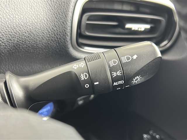トヨタ プリウス A プレミアム 埼玉県 2019(令1)年 2.9万km ホワイトパールクリスタルシャイン 純正ナビ(NSZT-W68T)　/バックカメラ　/フルモデリスタエアロ　/フルセグＴＶ　/Ｂｌｕｅｔｏｏｔｈ　/ＥＴＣ２．０　/ＨＵＤ　/パーキングアシスト　/温冷シート　/レザーシート　/革巻きステアリング　/トヨタセーフティーセンス/ドライブレコーダー/BSM/革巻きステアリング