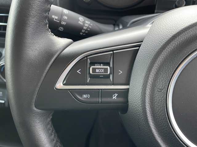 スズキ ジムニー XC 道東・釧路十勝 2023(令5)年 0.9万km シルキーシルバーメタリック ・4WD/・社外液晶オーディオ【PVH-9300DVSZS】/（FM・AM・DISC・iPod・BT）/・バックカメラ/・衝突軽減システム/・車線逸脱警報/・クルーズコントロール/・ミラーヒーター/・前席シートヒーター/・横滑り防止/・革巻きステアリング/・ステアリングスイッチ/・電格ウィンカーミラー/・ドアバイザー/・スマートキー/・プッシュスタート/・社外AW付冬タイヤ【175/80R16】積込