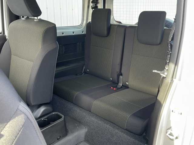 スズキ ジムニー XC 道東・釧路十勝 2023(令5)年 0.9万km シルキーシルバーメタリック ・4WD/・社外液晶オーディオ【PVH-9300DVSZS】/（FM・AM・DISC・iPod・BT）/・バックカメラ/・衝突軽減システム/・車線逸脱警報/・クルーズコントロール/・ミラーヒーター/・前席シートヒーター/・横滑り防止/・革巻きステアリング/・ステアリングスイッチ/・電格ウィンカーミラー/・ドアバイザー/・スマートキー/・プッシュスタート/・社外AW付冬タイヤ【175/80R16】積込