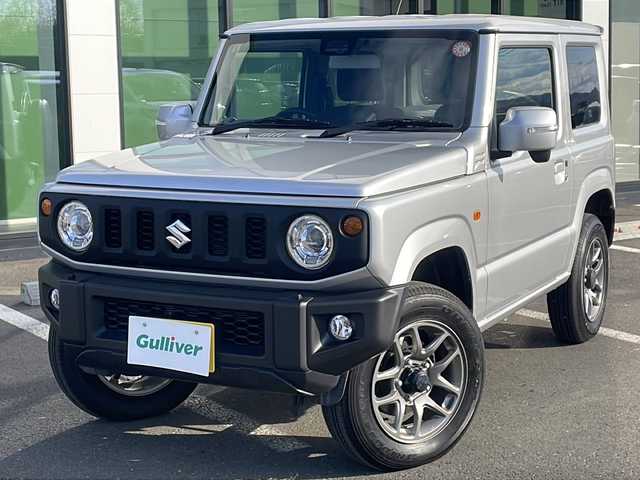 スズキ ジムニー XC 道東・釧路十勝 2023(令5)年 0.9万km シルキーシルバーメタリック ・4WD/・社外液晶オーディオ【PVH-9300DVSZS】/（FM・AM・DISC・iPod・BT）/・バックカメラ/・衝突軽減システム/・車線逸脱警報/・クルーズコントロール/・ミラーヒーター/・前席シートヒーター/・横滑り防止/・革巻きステアリング/・ステアリングスイッチ/・電格ウィンカーミラー/・ドアバイザー/・スマートキー/・プッシュスタート/・社外AW付冬タイヤ【175/80R16】積込