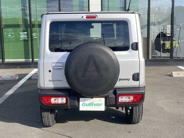 スズキ ジムニー XC 道東・釧路十勝 2023(令5)年 0.9万km シルキーシルバーメタリック ・4WD/・社外液晶オーディオ【PVH-9300DVSZS】/（FM・AM・DISC・iPod・BT）/・バックカメラ/・衝突軽減システム/・車線逸脱警報/・クルーズコントロール/・ミラーヒーター/・前席シートヒーター/・横滑り防止/・革巻きステアリング/・ステアリングスイッチ/・電格ウィンカーミラー/・ドアバイザー/・スマートキー/・プッシュスタート/・社外AW付冬タイヤ【175/80R16】積込