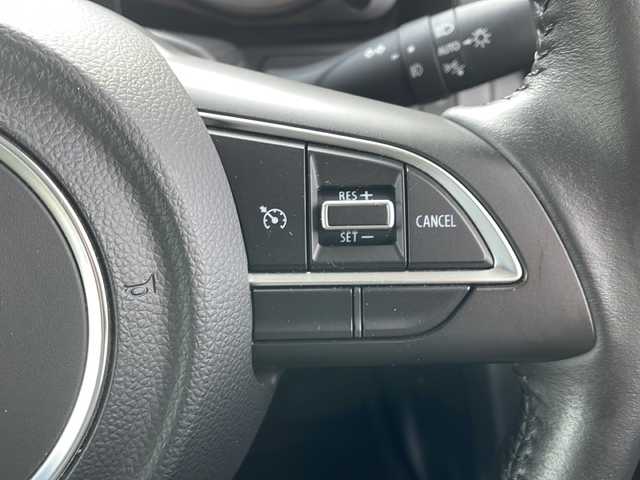 スズキ ジムニー XC 道東・釧路十勝 2023(令5)年 0.9万km シルキーシルバーメタリック ・4WD/・社外液晶オーディオ【PVH-9300DVSZS】/（FM・AM・DISC・iPod・BT）/・バックカメラ/・衝突軽減システム/・車線逸脱警報/・クルーズコントロール/・ミラーヒーター/・前席シートヒーター/・横滑り防止/・革巻きステアリング/・ステアリングスイッチ/・電格ウィンカーミラー/・ドアバイザー/・スマートキー/・プッシュスタート/・社外AW付冬タイヤ【175/80R16】積込