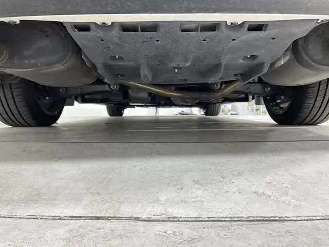 トヨタ クラウン ハイブリッド アスリートG 福岡県 2013(平25)年 8.8万km ホワイトパールクリスタルシャイン 純正HDDナビゲーション/CD DVD BT/フルセグテレビ/バックモニター/プリクラッシュモニター/レーダークルーズコントロール/オートハイビーム/革シート/シートヒーター/ベンチレーション/パワーシート/革巻きステアリング/ステアリングスイッチ/ETC/ステアリングヒーター/オートライト/純正18インチアルミホイール/後席シェード