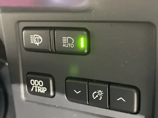 トヨタ クラウン ハイブリッド アスリートG 福岡県 2013(平25)年 8.8万km ホワイトパールクリスタルシャイン 純正HDDナビゲーション/CD DVD BT/フルセグテレビ/バックモニター/プリクラッシュモニター/レーダークルーズコントロール/オートハイビーム/革シート/シートヒーター/ベンチレーション/パワーシート/革巻きステアリング/ステアリングスイッチ/ETC/ステアリングヒーター/オートライト/純正18インチアルミホイール/後席シェード