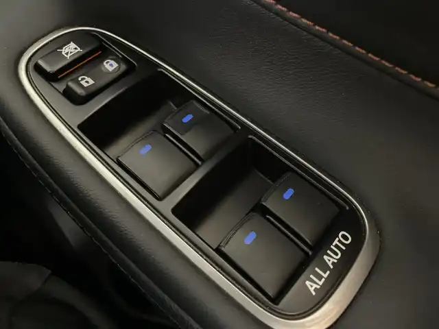 トヨタ クラウン ハイブリッド アスリートG 福岡県 2013(平25)年 8.8万km ホワイトパールクリスタルシャイン 純正HDDナビゲーション/CD DVD BT/フルセグテレビ/バックモニター/プリクラッシュモニター/レーダークルーズコントロール/オートハイビーム/革シート/シートヒーター/ベンチレーション/パワーシート/革巻きステアリング/ステアリングスイッチ/ETC/ステアリングヒーター/オートライト/純正18インチアルミホイール/後席シェード