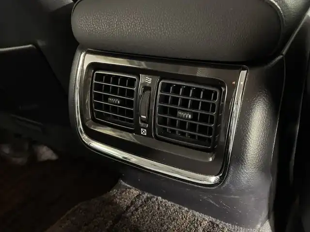 トヨタ クラウン ハイブリッド アスリートG 福岡県 2013(平25)年 8.8万km ホワイトパールクリスタルシャイン 純正HDDナビゲーション/CD DVD BT/フルセグテレビ/バックモニター/プリクラッシュモニター/レーダークルーズコントロール/オートハイビーム/革シート/シートヒーター/ベンチレーション/パワーシート/革巻きステアリング/ステアリングスイッチ/ETC/ステアリングヒーター/オートライト/純正18インチアルミホイール/後席シェード