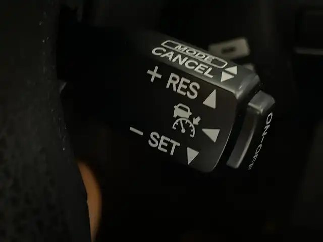 トヨタ クラウン ハイブリッド アスリートG 福岡県 2013(平25)年 8.8万km ホワイトパールクリスタルシャイン 純正HDDナビゲーション/CD DVD BT/フルセグテレビ/バックモニター/プリクラッシュモニター/レーダークルーズコントロール/オートハイビーム/革シート/シートヒーター/ベンチレーション/パワーシート/革巻きステアリング/ステアリングスイッチ/ETC/ステアリングヒーター/オートライト/純正18インチアルミホイール/後席シェード